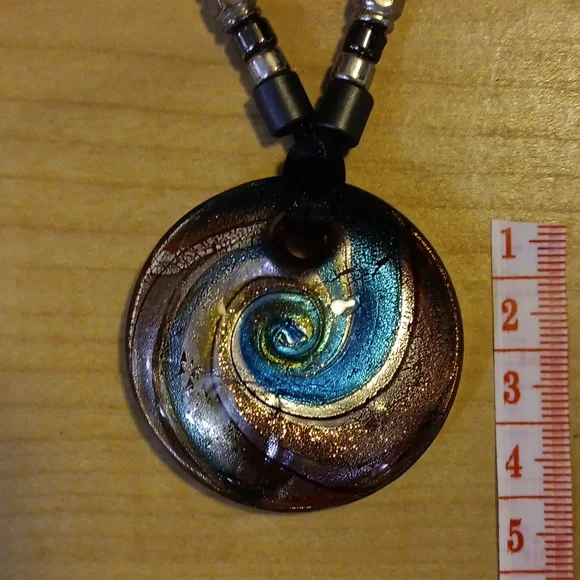 Multi Colored glass pendant beaded necklace - Picture 3 of 6